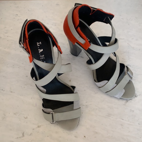 L.A.M.B. Korry sandals 7.5 in light grey - Picture 2 of 9